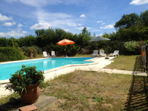 Manoir enchanteur à Cailhau avec piscine privée sécurisée